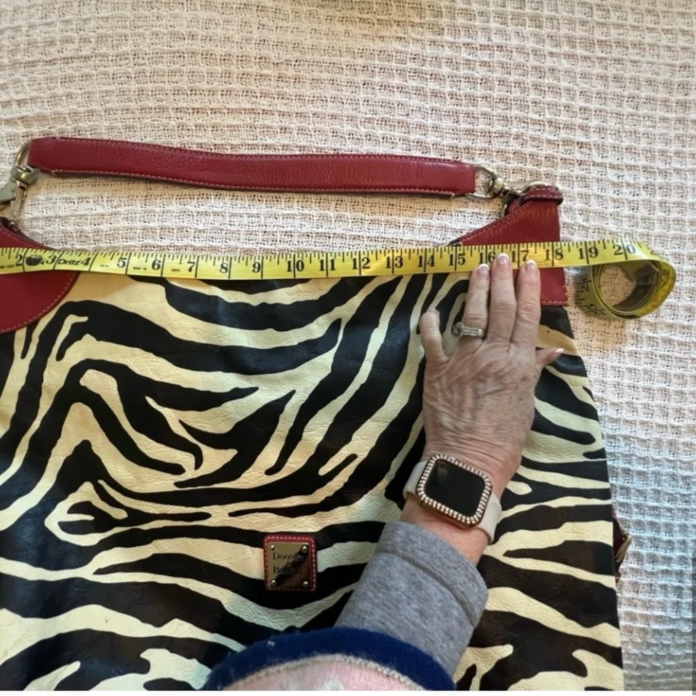 Vintage Dooney & Bourke Black and Cream Shoulder Bag with Zebra Print - Picture 6 of 14